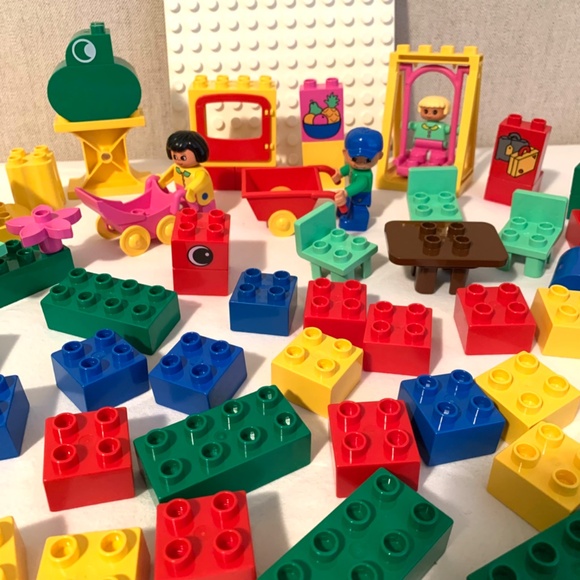 Vintage Lego Duplo Family Play Blocks 75 Pieces With Building Plate - Picture 5 of 10